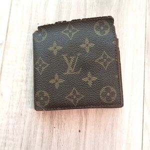 1970s LOUIS VUITTON Monogram Bilfold Wallet with Monogram Canvas Interior Unisex